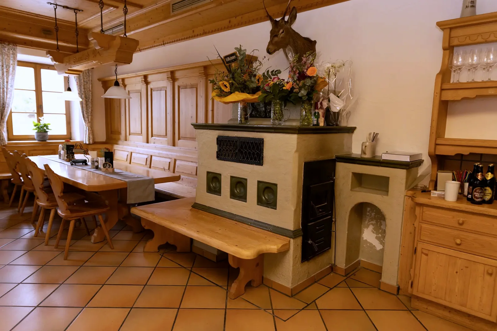 Historische Wirtsstubn mit Kachelofn im Gasthof Eberhardt